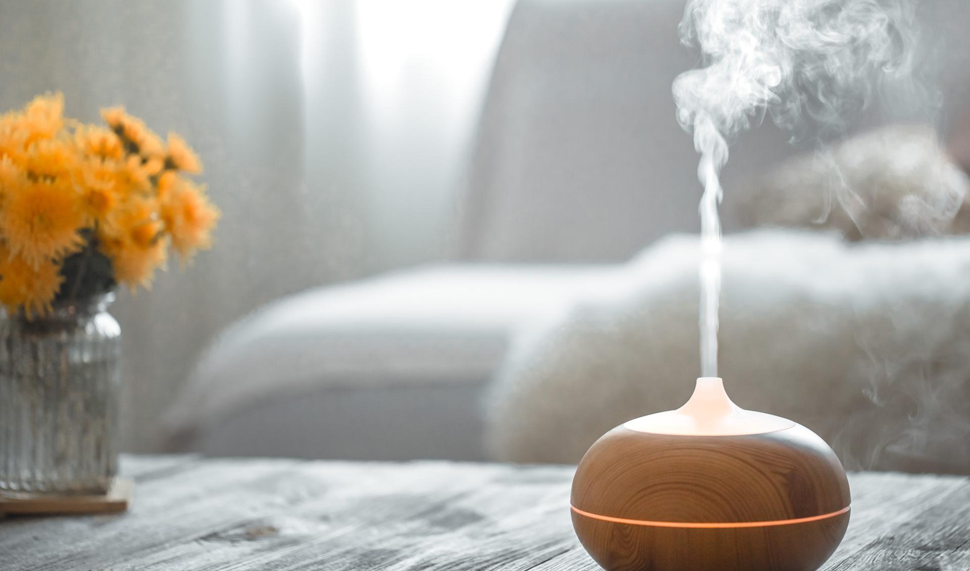 Aromadiffuser mit Duftnebel im Raum | Terrassenüberdachung Hannover vom Profi